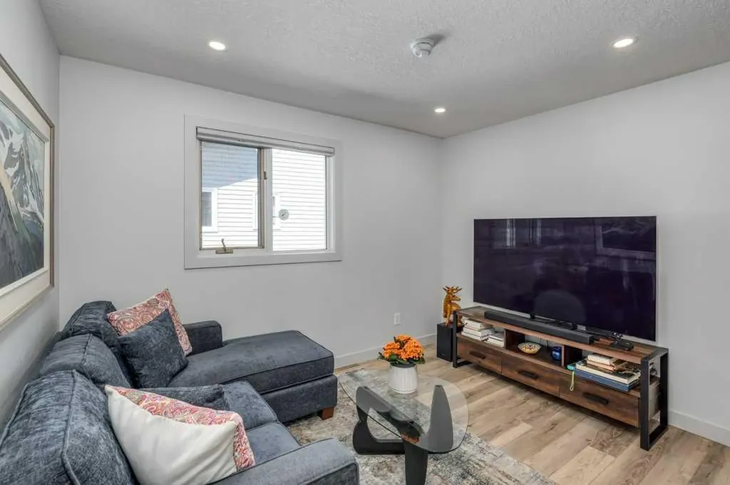 79 Riverview Circle Cochrane AB T4C 1K4