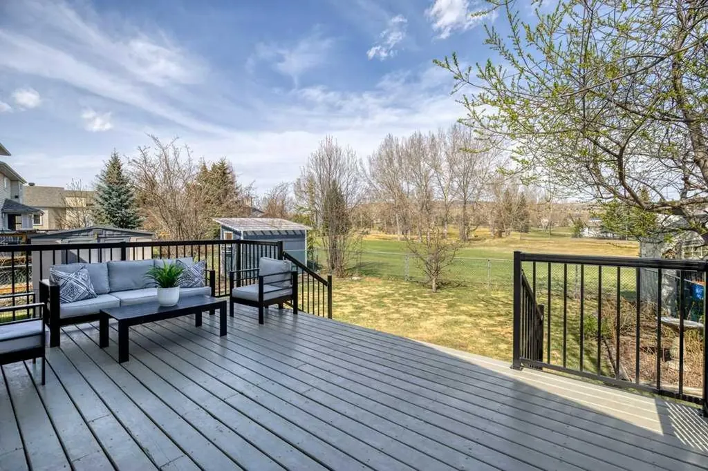 79 Riverview Circle Cochrane AB T4C 1K4