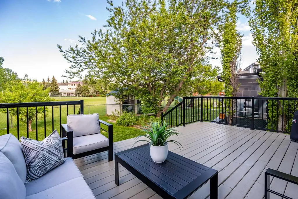 79 Riverview Circle Cochrane AB T4C 1K4