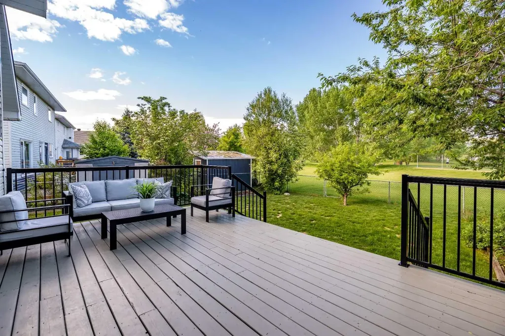 79 Riverview Circle Cochrane AB T4C 1K4