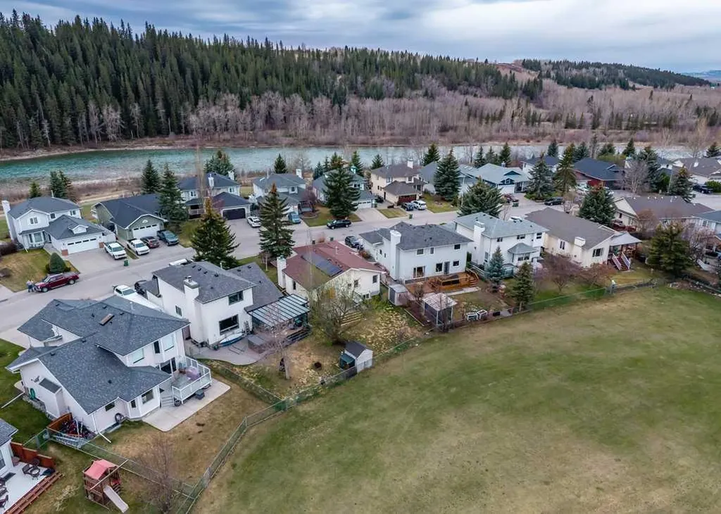 79 Riverview Circle Cochrane AB T4C 1K4