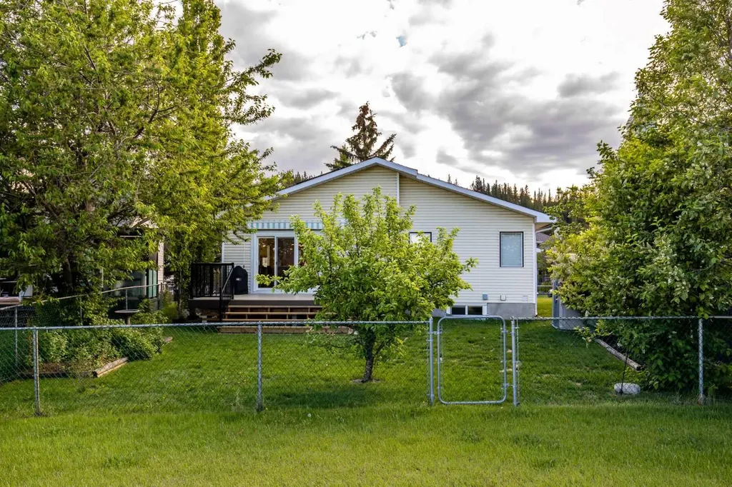79 Riverview Circle Cochrane AB T4C 1K4