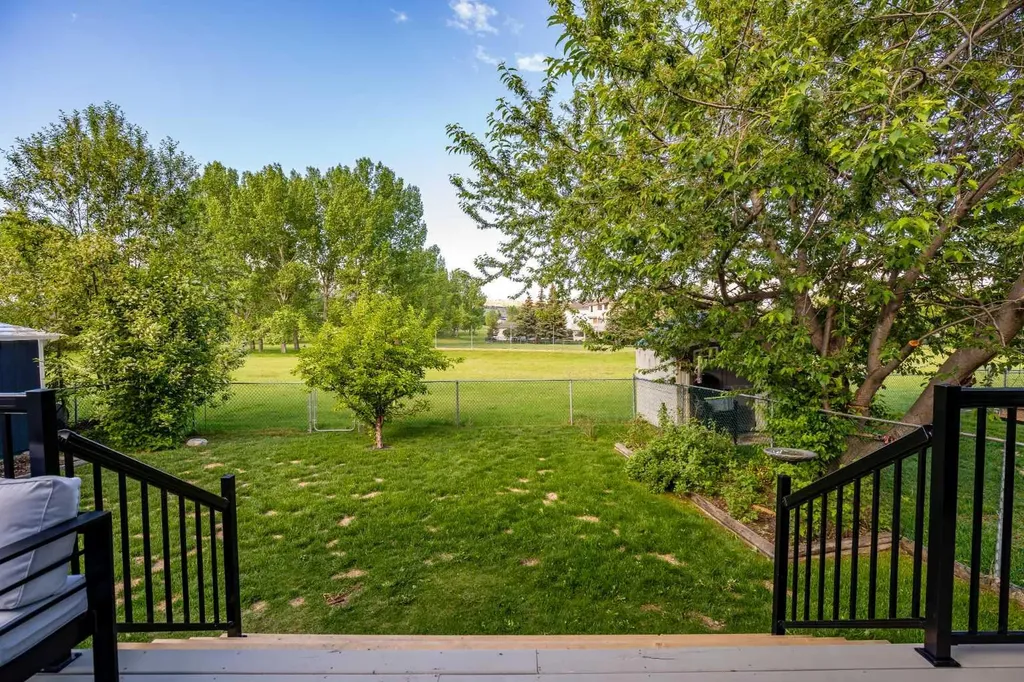 79 Riverview Circle Cochrane AB T4C 1K4