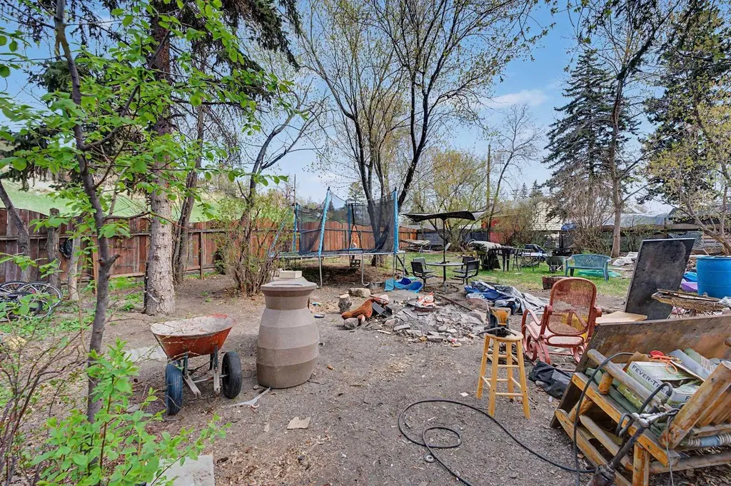 7204 21a Street SE Calgary AB T2C 0V7
