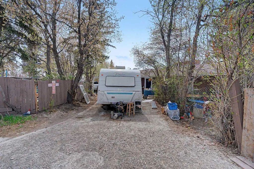 7204 21a Street SE Calgary AB T2C 0V7