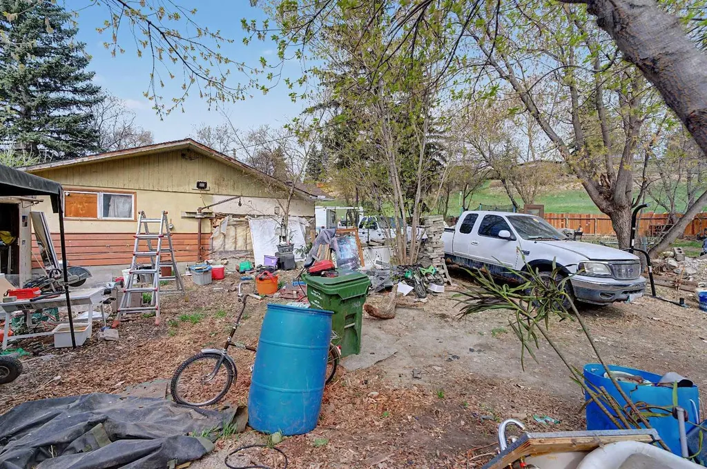 7204 21a Street SE Calgary AB T2C 0V7
