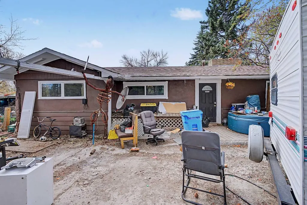 7204 21a Street SE Calgary AB T2C 0V7