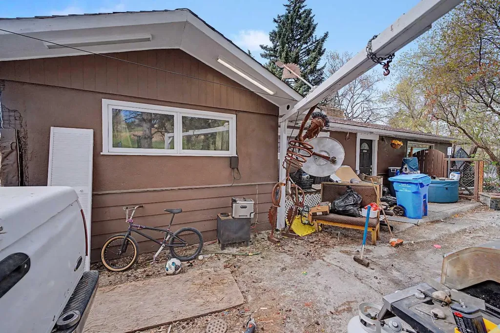 7204 21a Street SE Calgary AB T2C 0V7