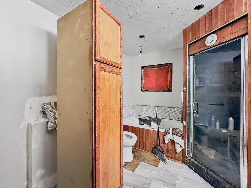 7204 21a Street SE Calgary AB T2C 0V7