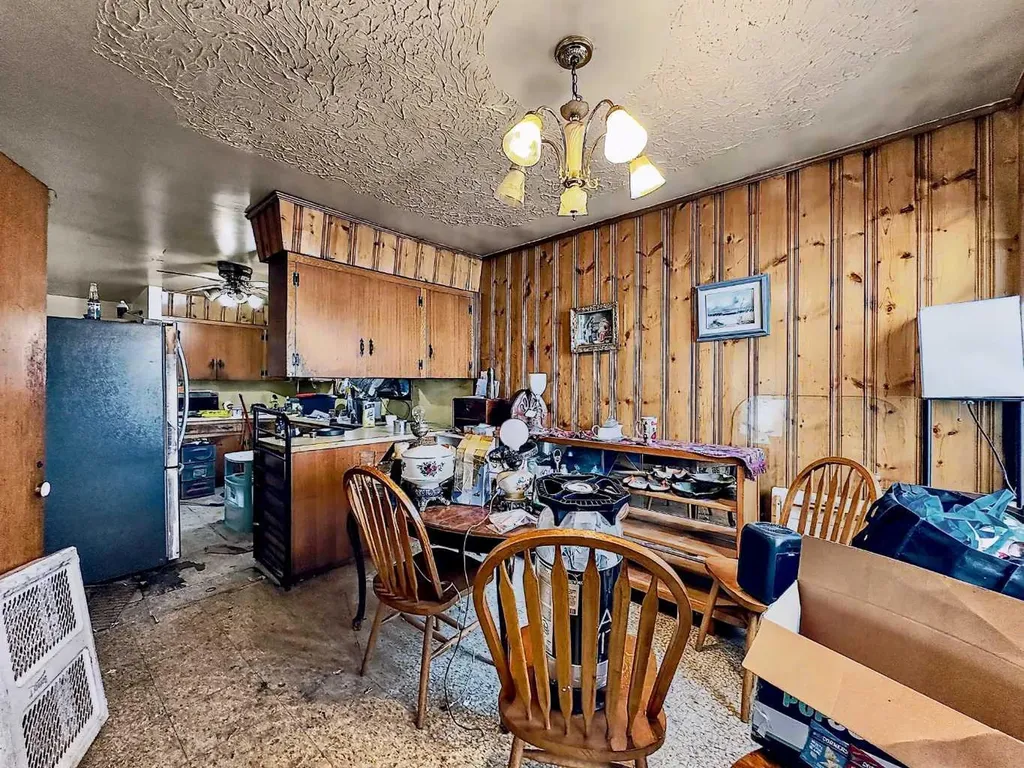 7204 21a Street SE Calgary AB T2C 0V7