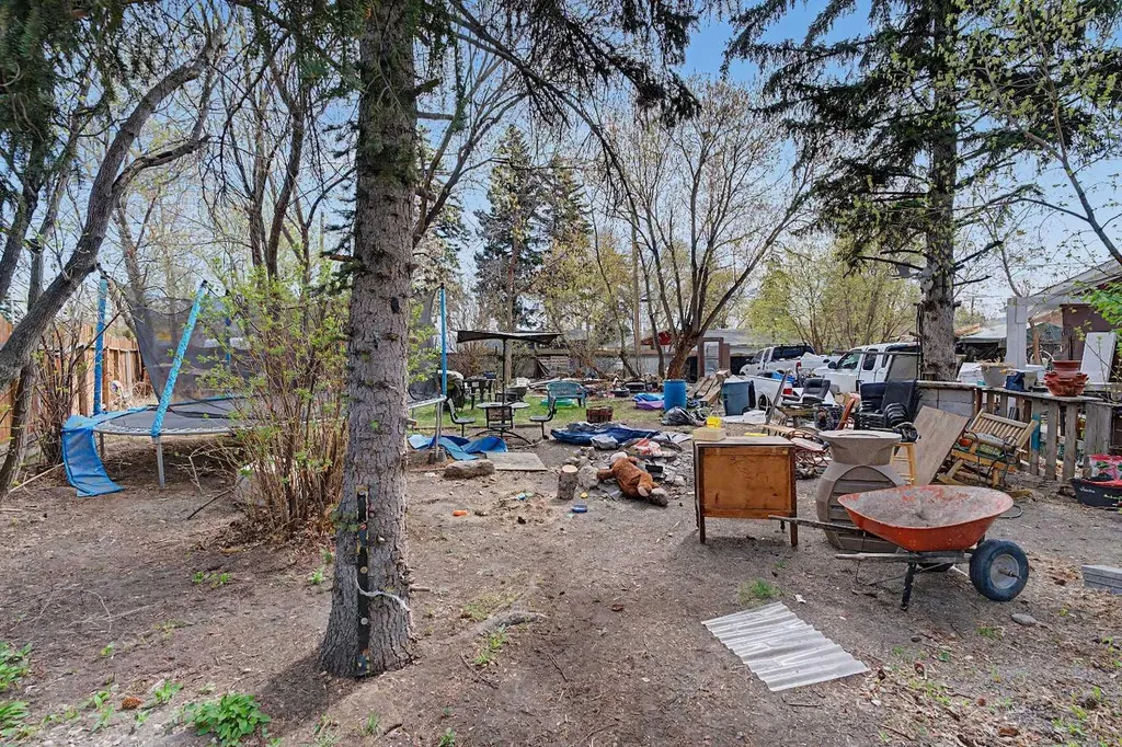 7204 21a Street SE Calgary AB T2C 0V7