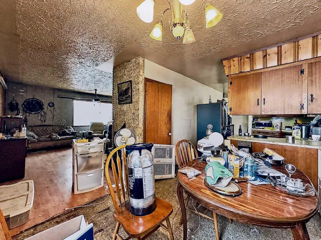 7204 21a Street SE Calgary AB T2C 0V7