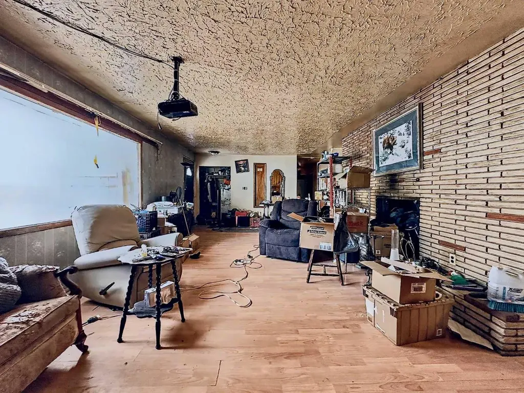 7204 21a Street SE Calgary AB T2C 0V7