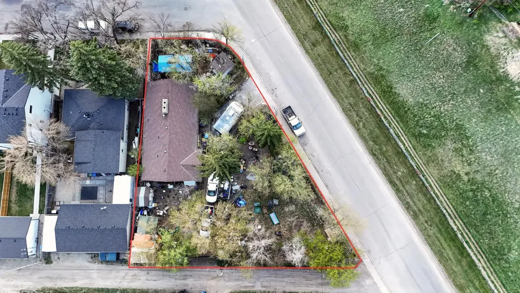 7204 21a Street SE Calgary AB T2C 0V7