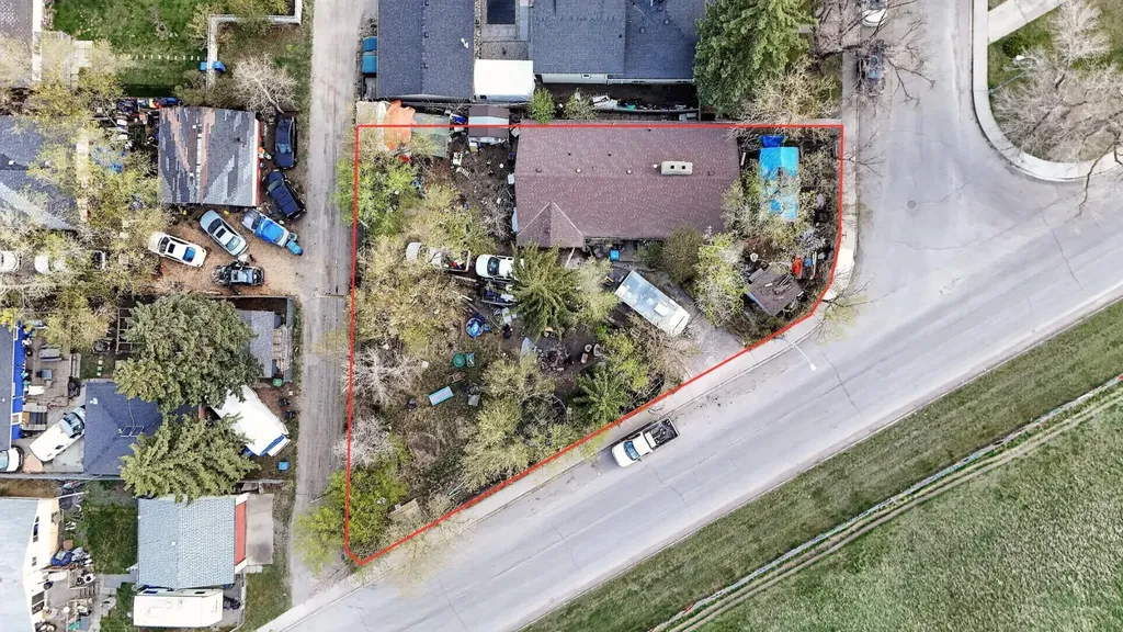 7204 21a Street SE Calgary AB T2C 0V7