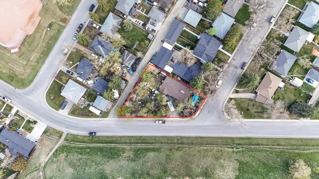 7204 21a Street SE Calgary AB T2C 0V7