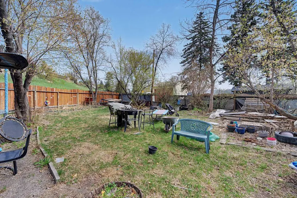 7204 21a Street SE Calgary AB T2C 0V7
