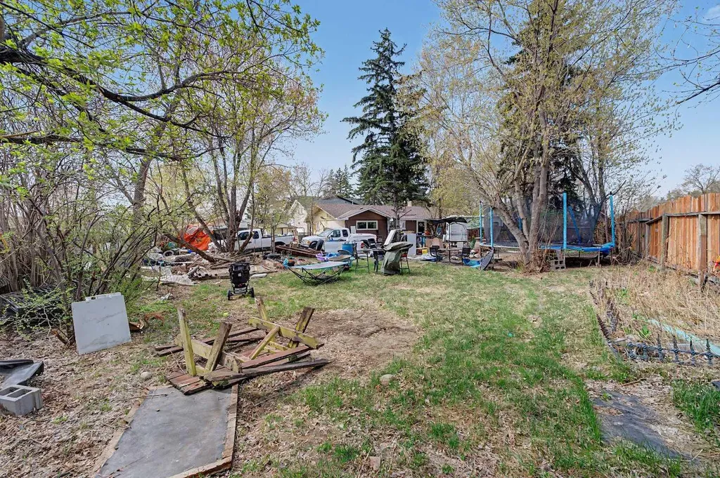 7204 21a Street SE Calgary AB T2C 0V7