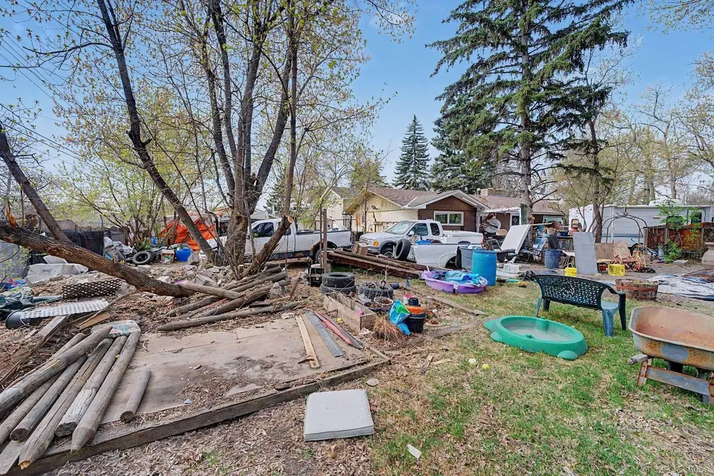 7204 21a Street SE Calgary AB T2C 0V7