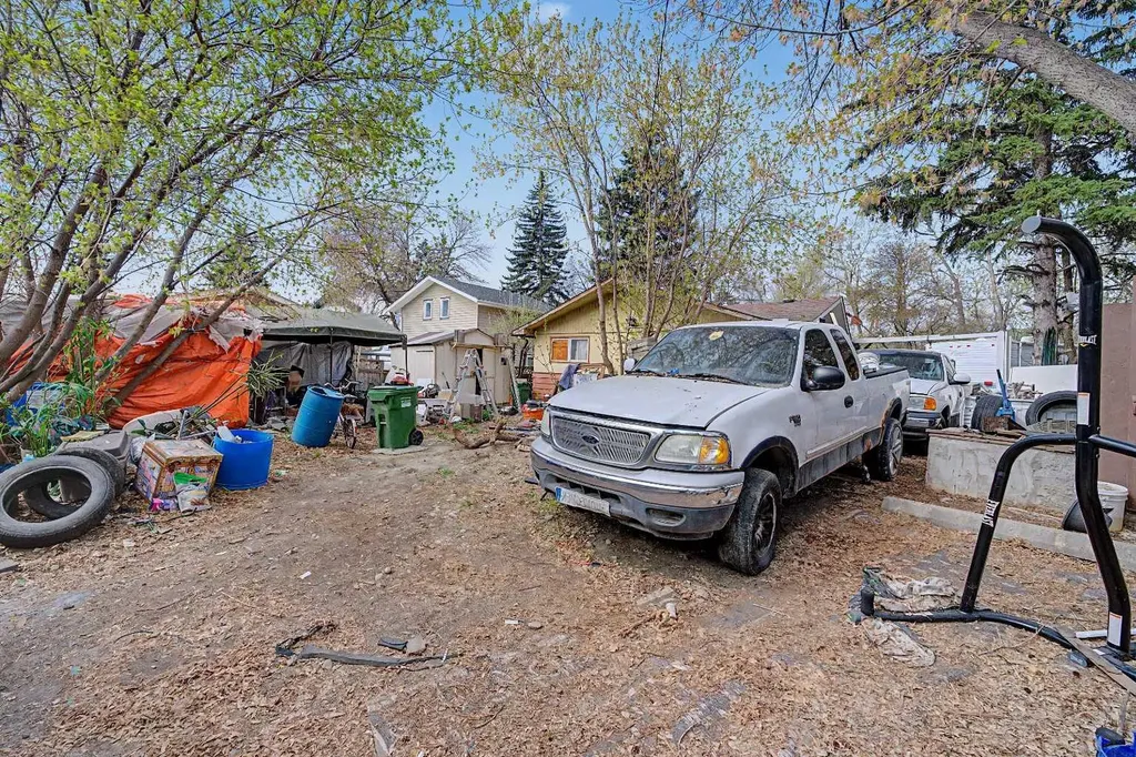 7204 21a Street SE Calgary AB T2C 0V7