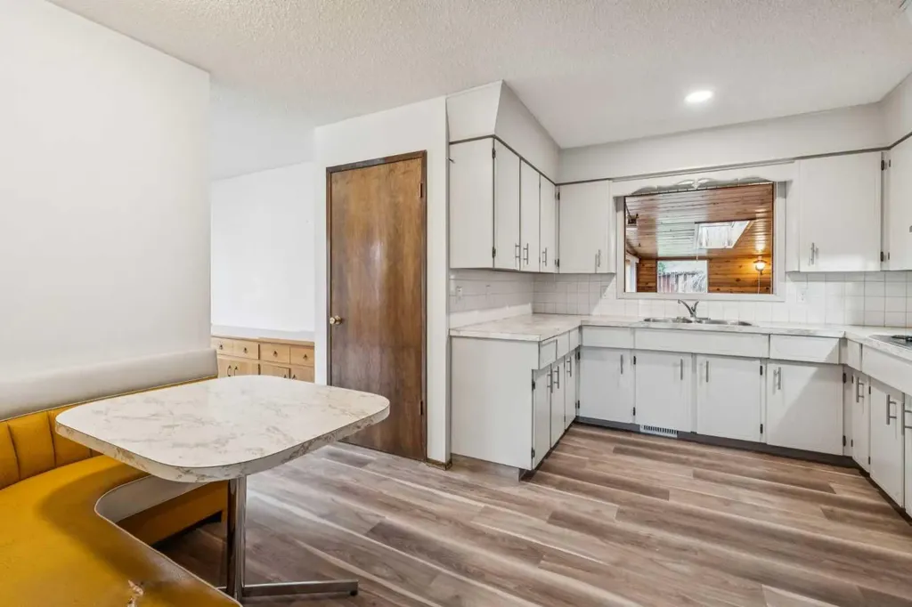 1260 Lake Sylvan Drive SE Calgary AB T2J 3C8