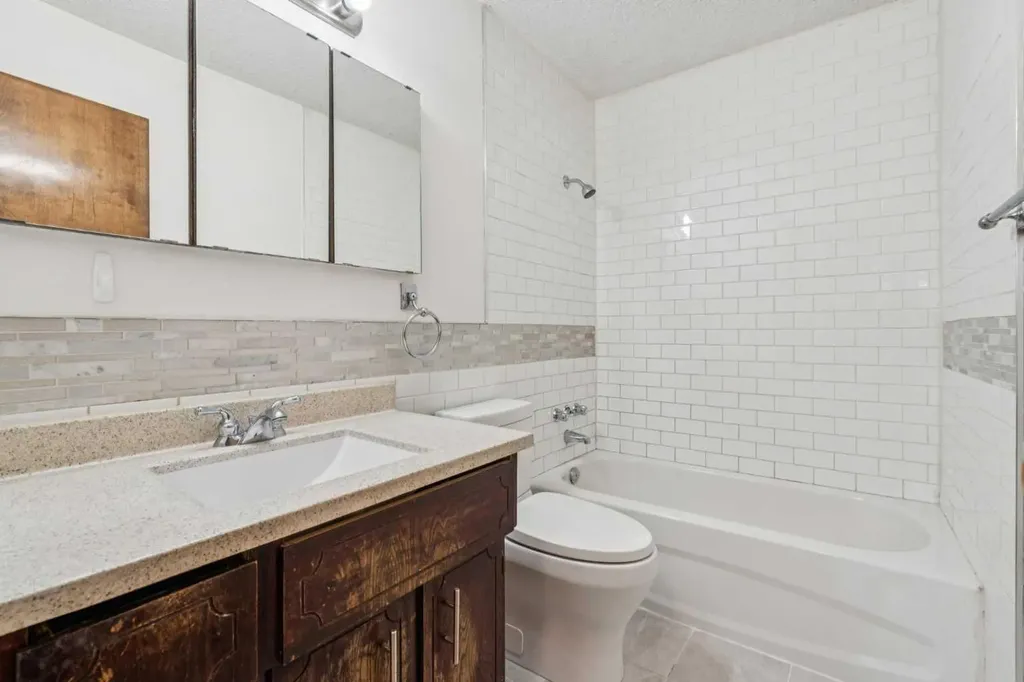 1260 Lake Sylvan Drive SE Calgary AB T2J 3C8