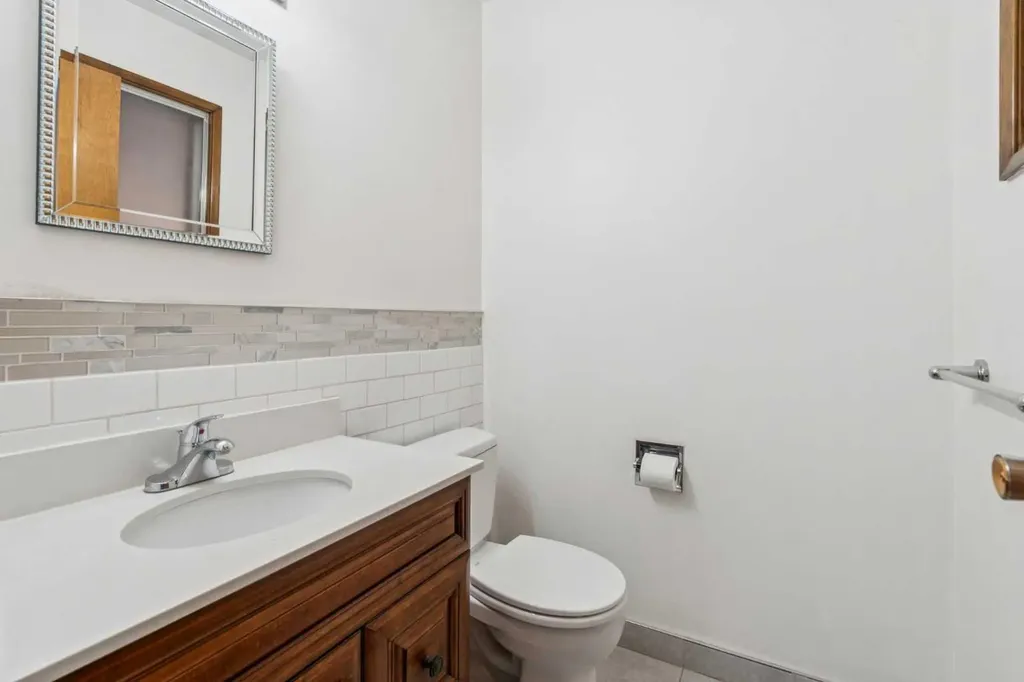 1260 Lake Sylvan Drive SE Calgary AB T2J 3C8