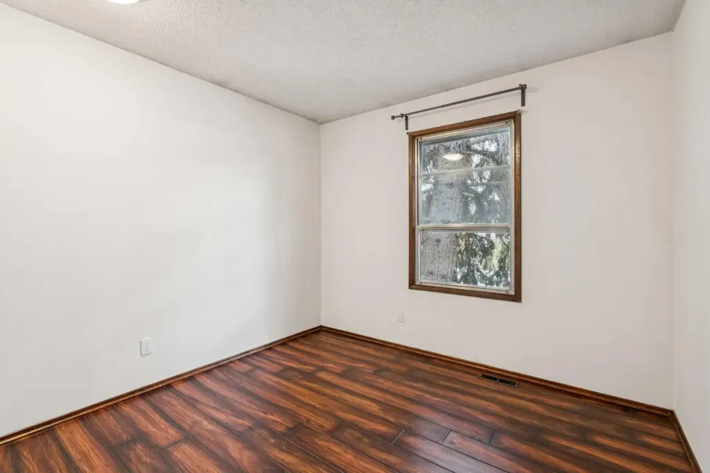 1260 Lake Sylvan Drive SE Calgary AB T2J 3C8