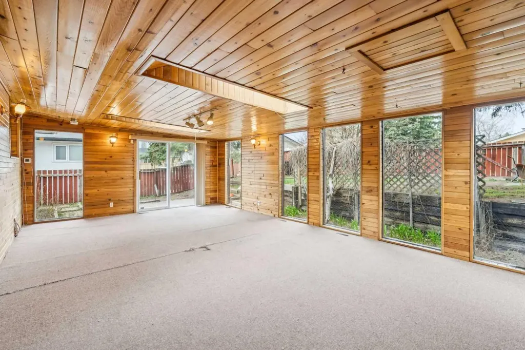 1260 Lake Sylvan Drive SE Calgary AB T2J 3C8