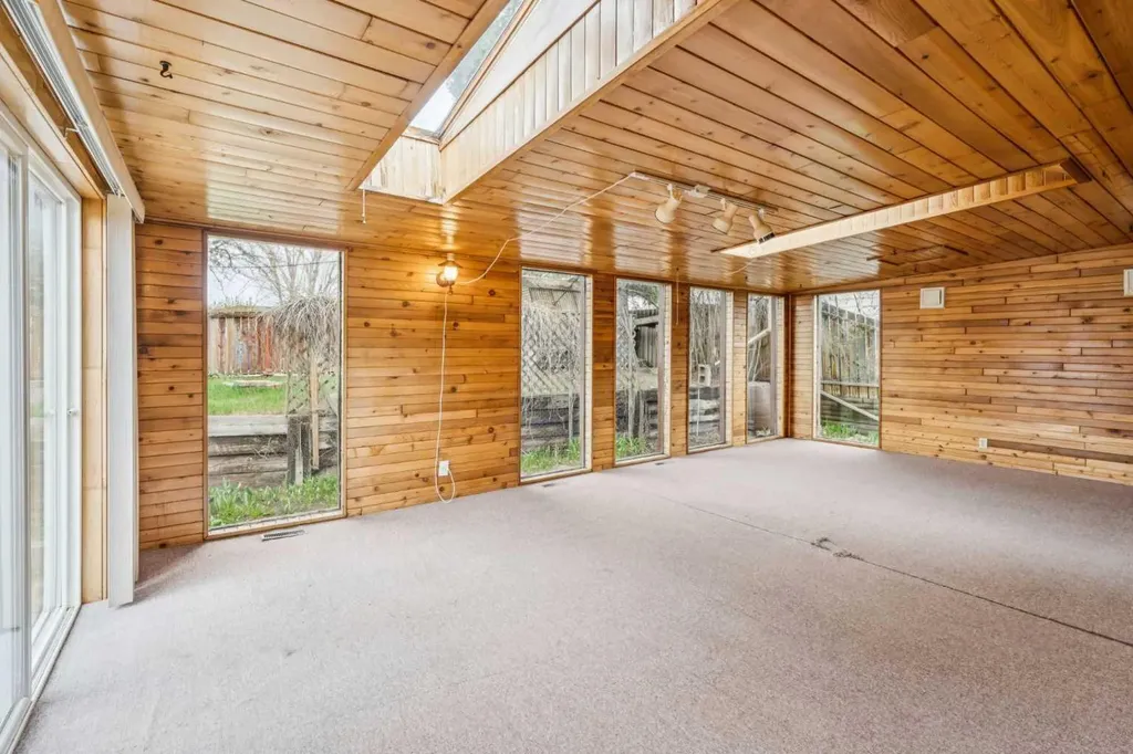 1260 Lake Sylvan Drive SE Calgary AB T2J 3C8