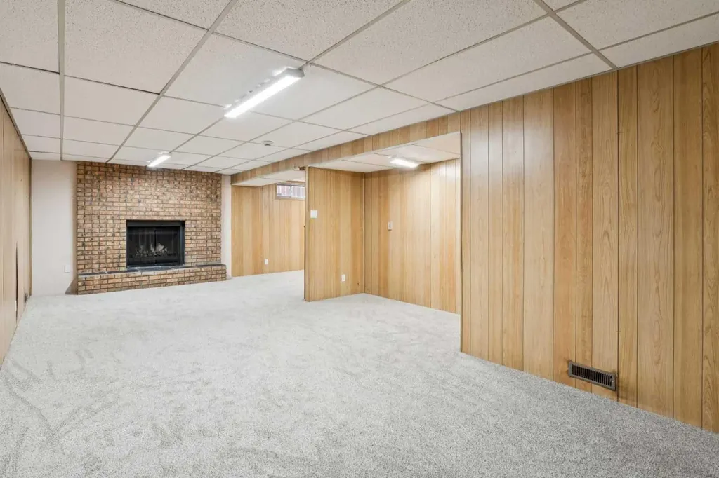1260 Lake Sylvan Drive SE Calgary AB T2J 3C8