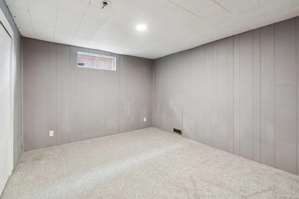 1260 Lake Sylvan Drive SE Calgary AB T2J 3C8