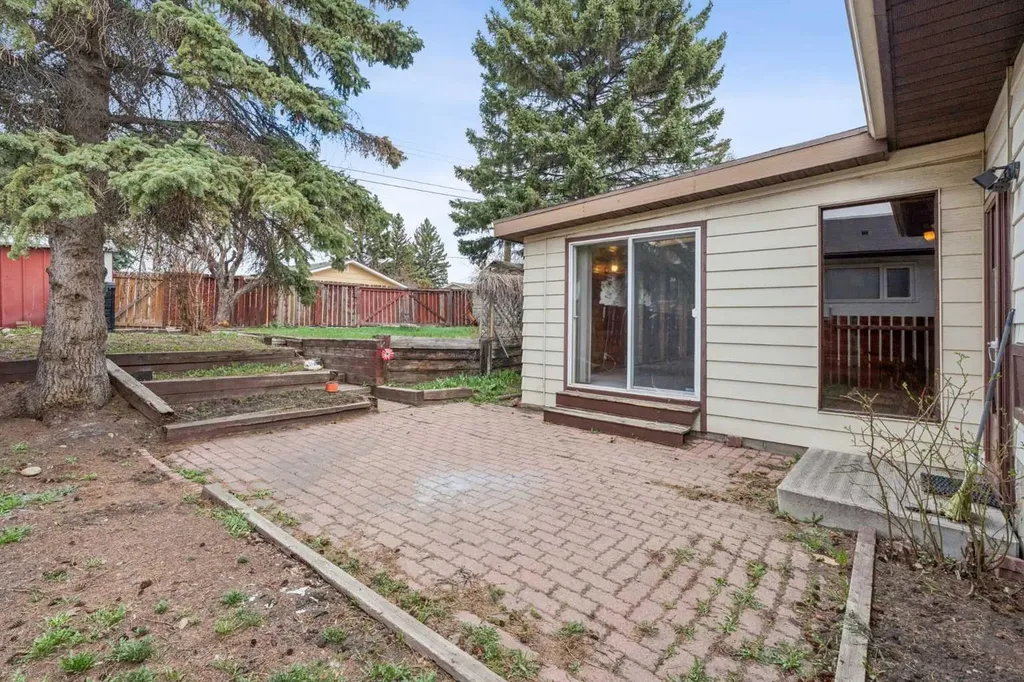1260 Lake Sylvan Drive SE Calgary AB T2J 3C8
