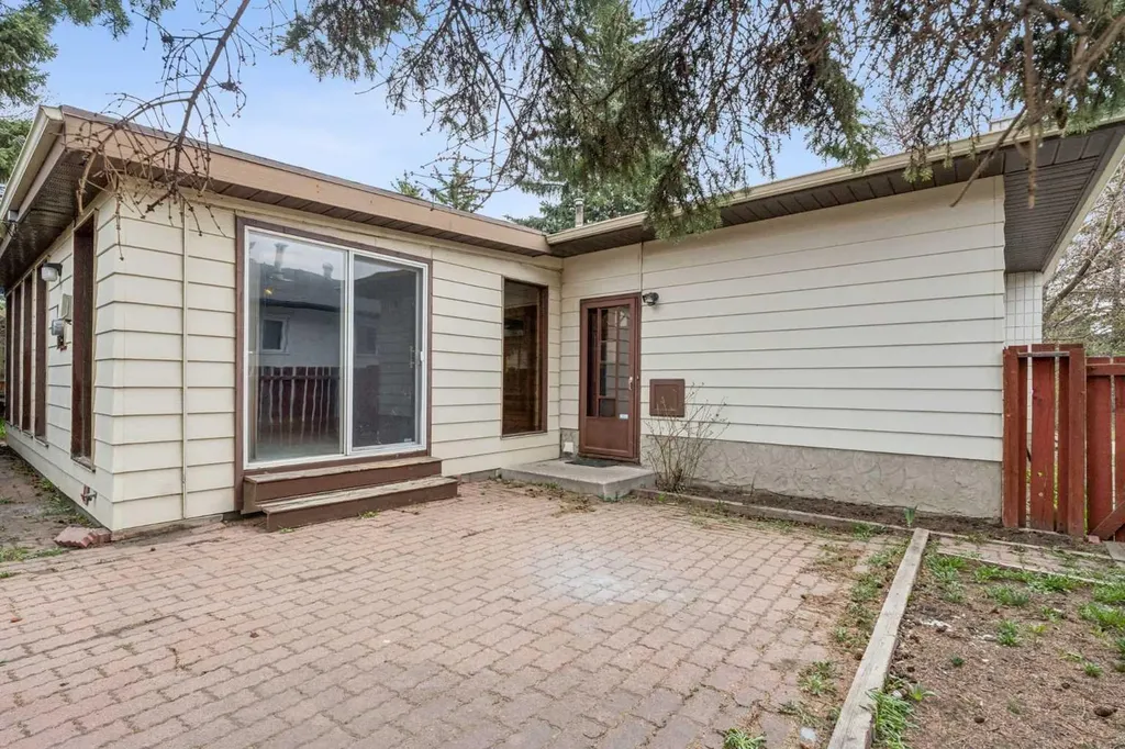 1260 Lake Sylvan Drive SE Calgary AB T2J 3C8