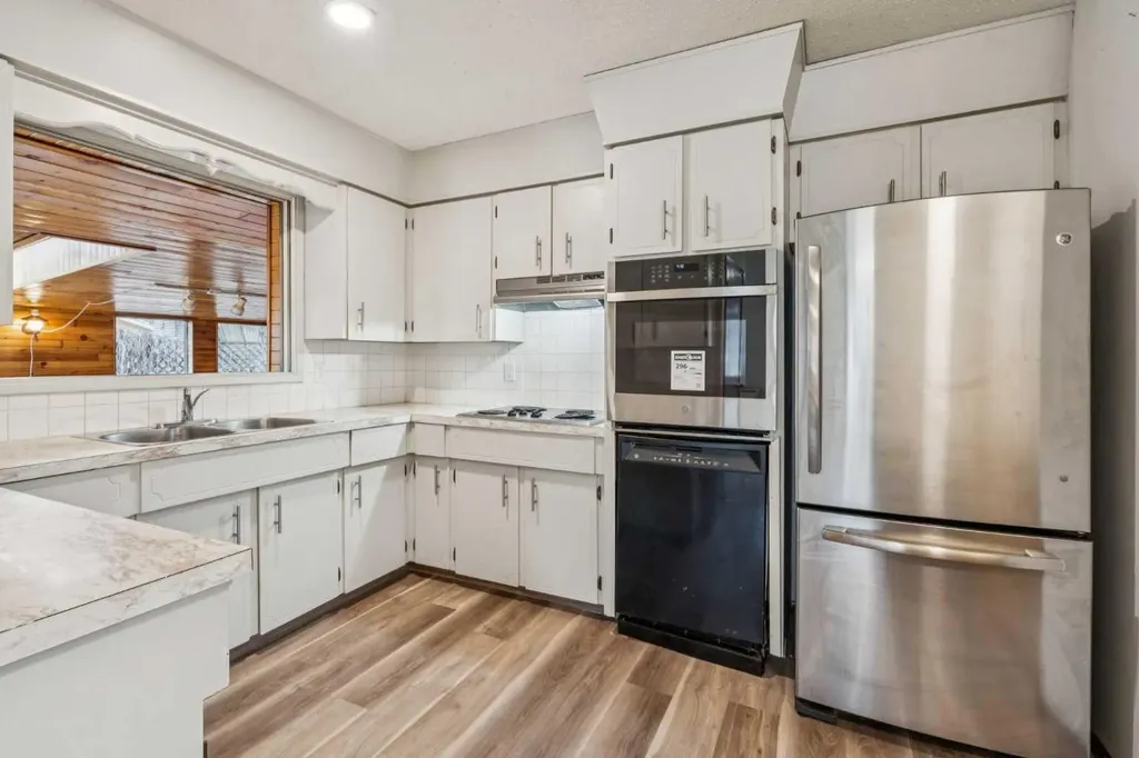 1260 Lake Sylvan Drive SE Calgary AB T2J 3C8