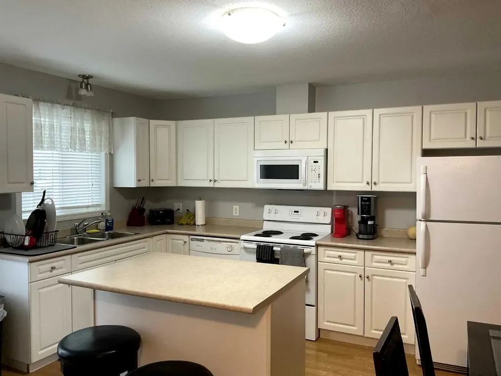 4801 47 Avenue Lloydminster SK S9V 0T9