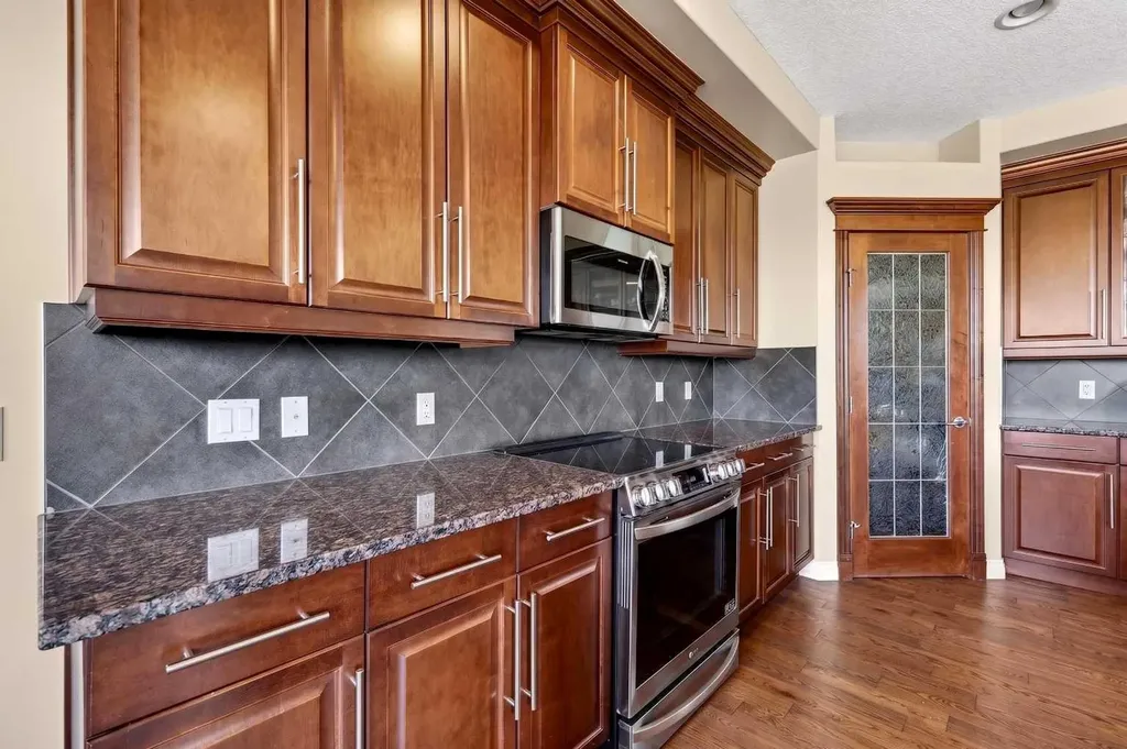 28 Heritage Lake Mews Heritage Pointe AB T1S 4J7