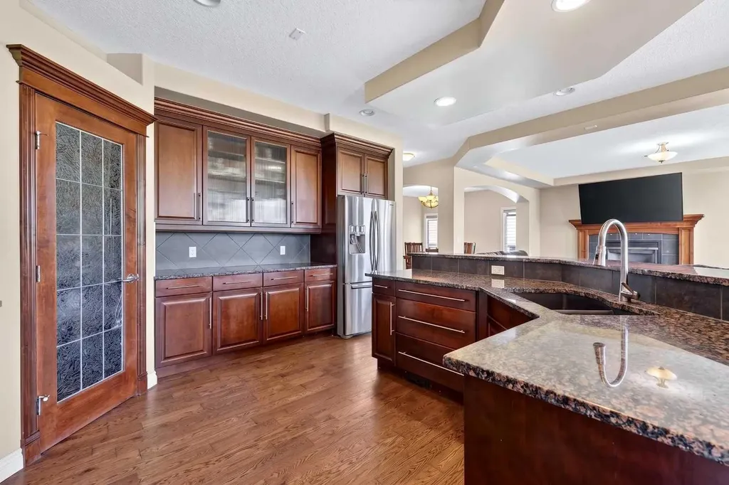 28 Heritage Lake Mews Heritage Pointe AB T1S 4J7
