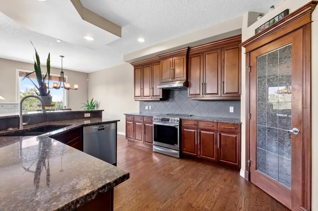 28 Heritage Lake Mews Heritage Pointe AB T1S 4J7