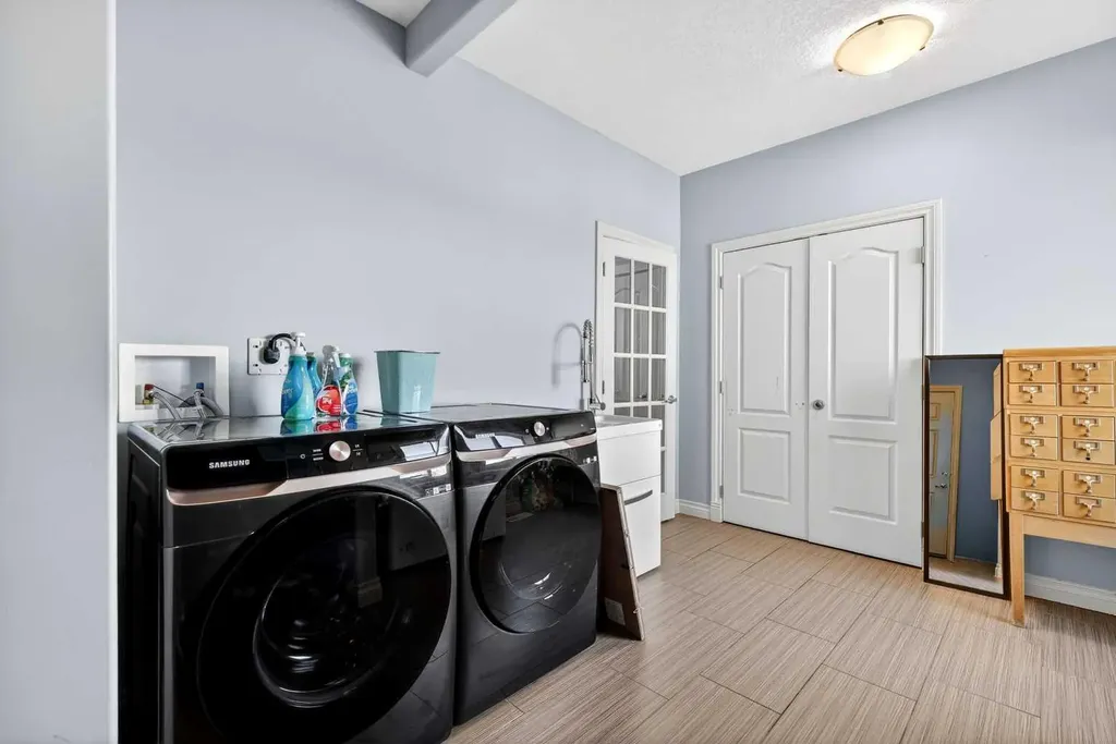 28 Heritage Lake Mews Heritage Pointe AB T1S 4J7