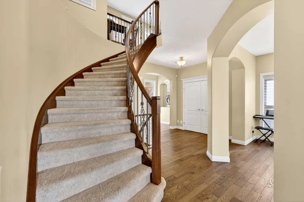 28 Heritage Lake Mews Heritage Pointe AB T1S 4J7