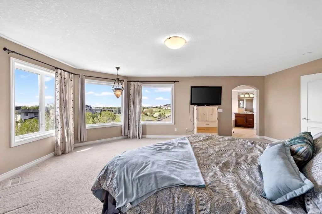 28 Heritage Lake Mews Heritage Pointe AB T1S 4J7