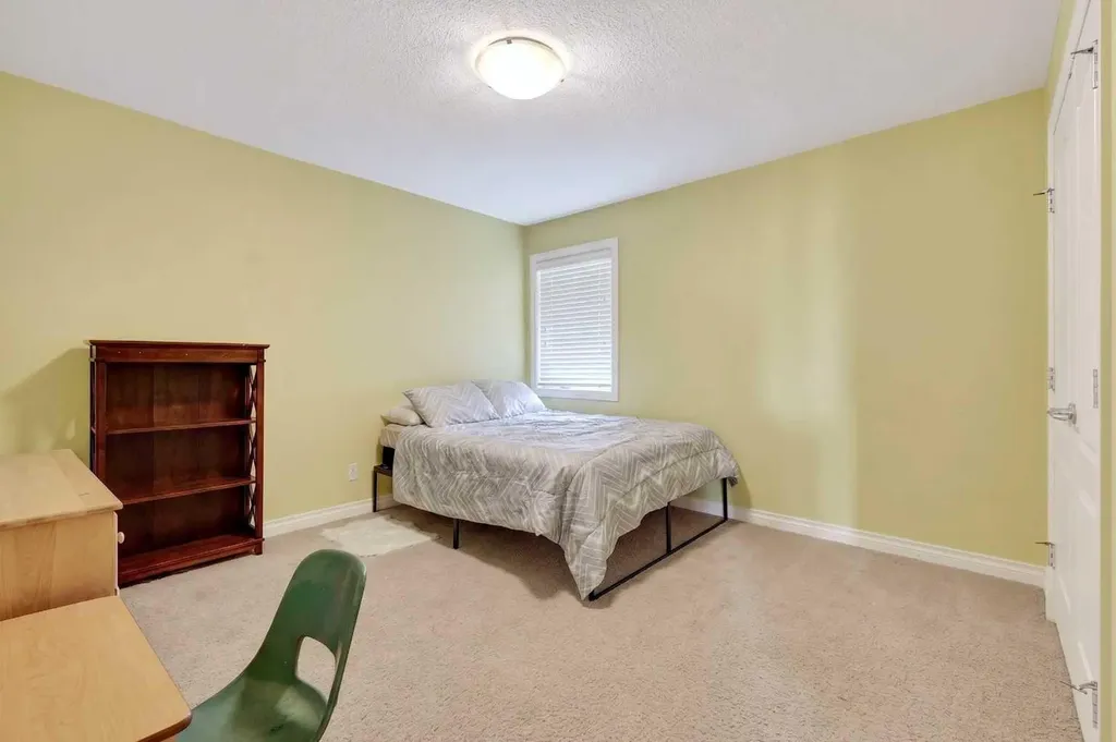 28 Heritage Lake Mews Heritage Pointe AB T1S 4J7