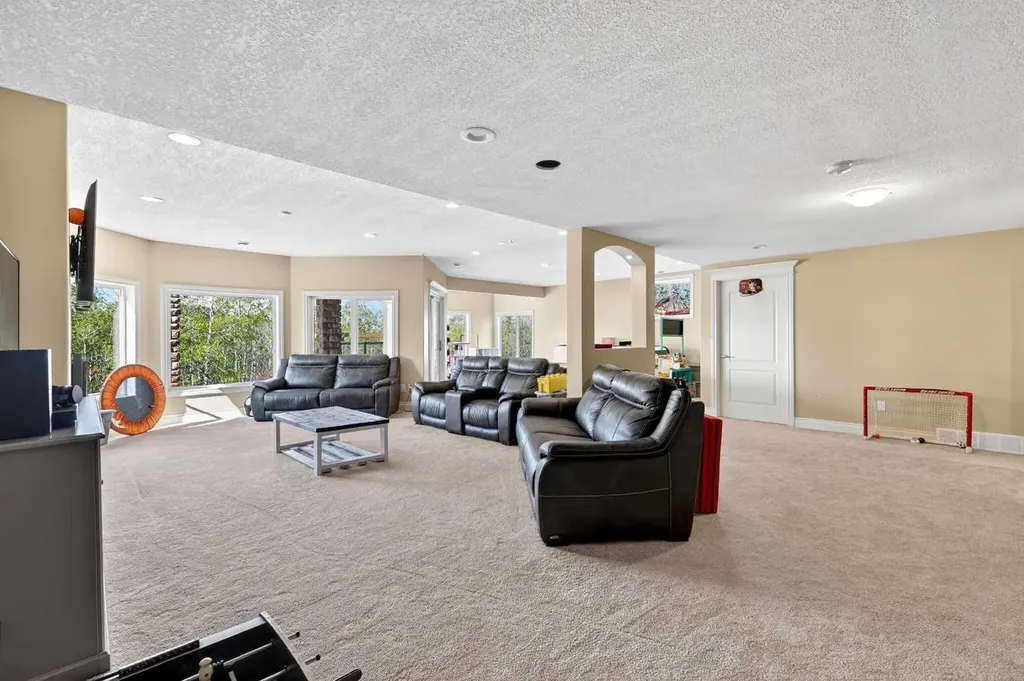 28 Heritage Lake Mews Heritage Pointe AB T1S 4J7