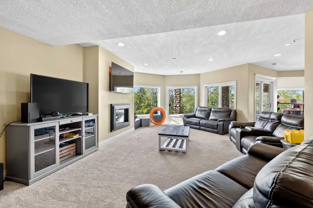 28 Heritage Lake Mews Heritage Pointe AB T1S 4J7