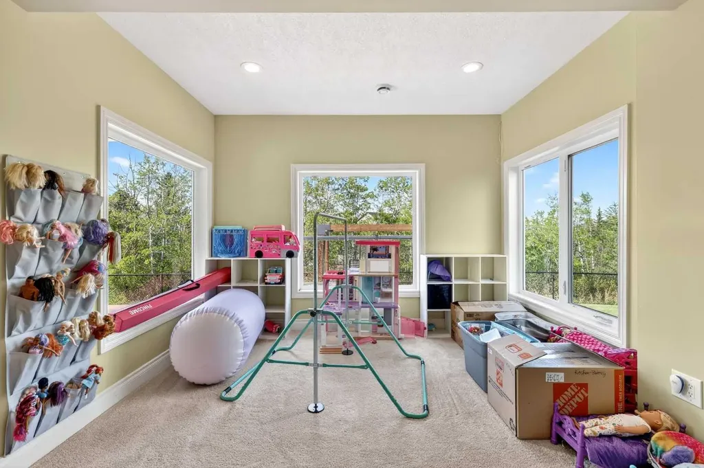 28 Heritage Lake Mews Heritage Pointe AB T1S 4J7