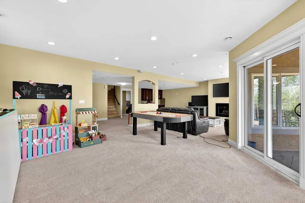 28 Heritage Lake Mews Heritage Pointe AB T1S 4J7