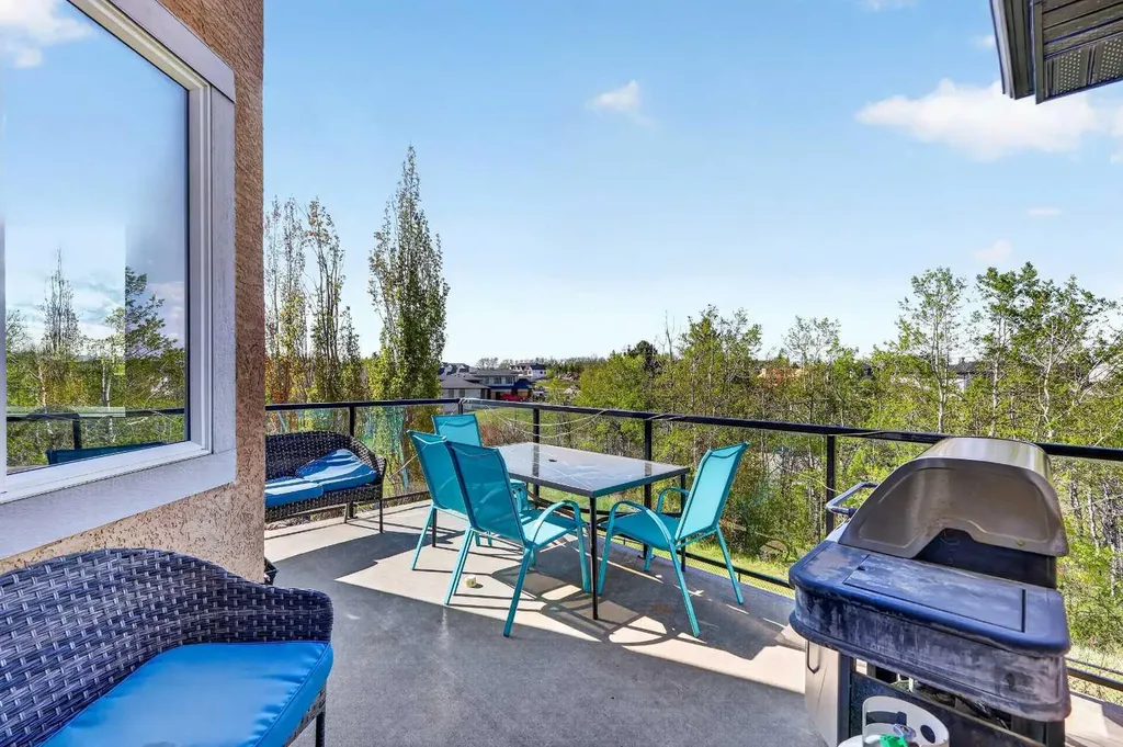 28 Heritage Lake Mews Heritage Pointe AB T1S 4J7