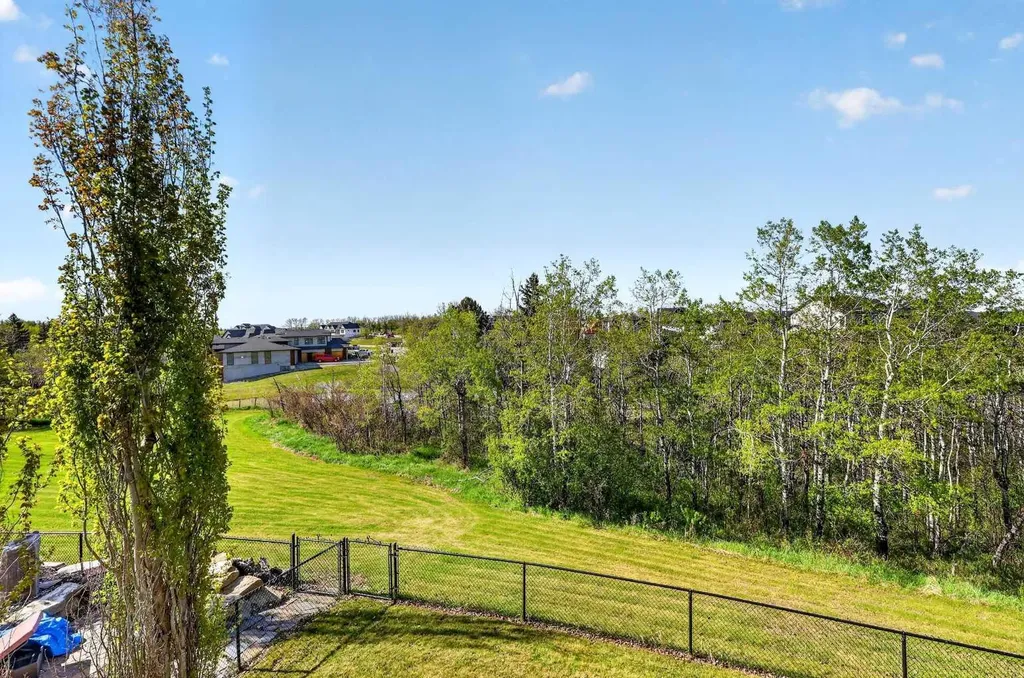 28 Heritage Lake Mews Heritage Pointe AB T1S 4J7