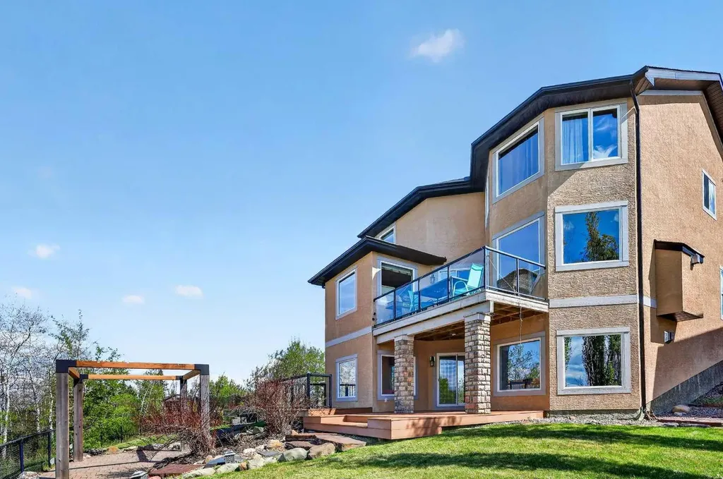 28 Heritage Lake Mews Heritage Pointe AB T1S 4J7